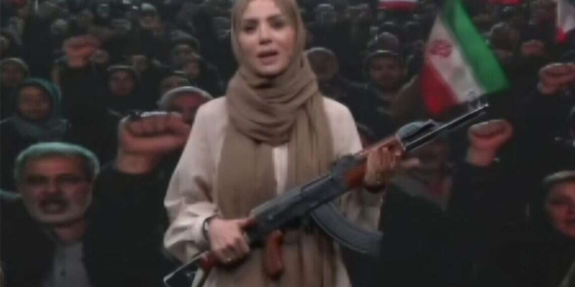 Iranian presenter holds a weapon. Photo: Screenshot Tehran airs weapons training on TV as Pakistan rushes to mediate between Iran, US