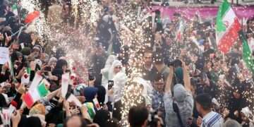 Mass wedding in the streets of Tehran. Photo: EPA Mass wedding in the streets of Tehran