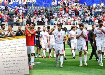 The Iran national team's note. Photo: AFP Iran team leaves mysterious note with message linked to Israel