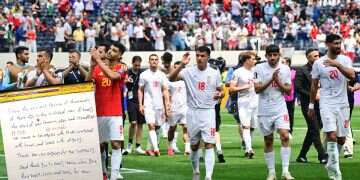 The Iran national team's note. Photo: AFP Iran team leaves mysterious note with message linked to Israel