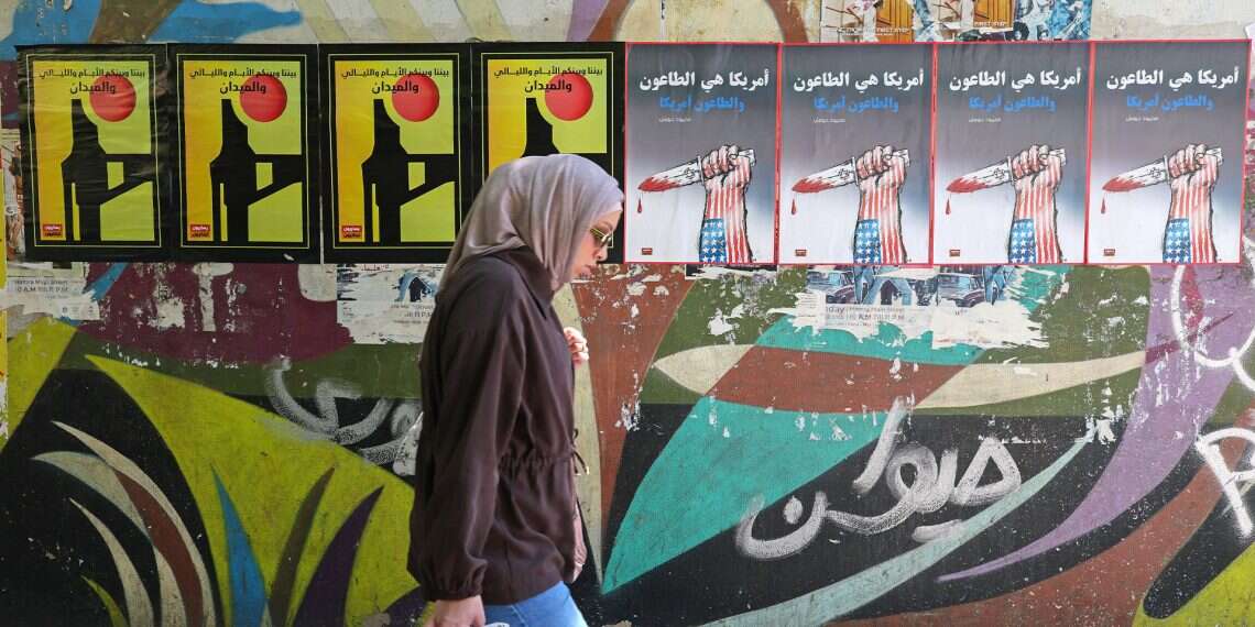 Hezbollah loses its grip on Lebanon. Residents in Beirut | Photo: EPA Hezbollah's spider's web is unraveling
