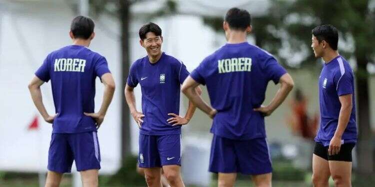 South Korea’s national team trains. Taking the incident in stride. Photo: Reuters Drone spying scandal overshadows Mexico-South Korea World Cup clash
