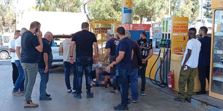 Shooting attack in the Sharon region. Photo: Israel Fire and Rescue Services. One killed, 6 wounded in shooting attack in Sharon region