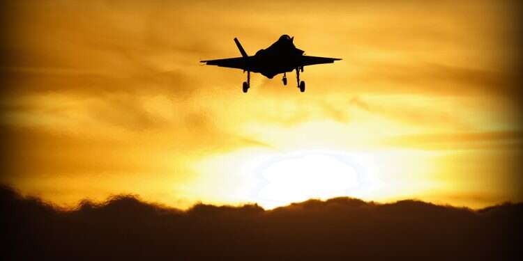 aircraft heads out on a mission in the Persian Gulf. Photo: Getty Images Trump weighs 2-week air campaign to cripple Iran's missile arsenal