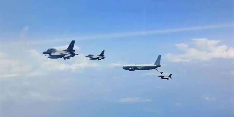 Greek Air Force F-16s practice aerial refueling from an Israeli Air Force tanker aircraft. Photo: Greek Air Force Israel-Greece Air Force drill sends message in Turkey's backyard