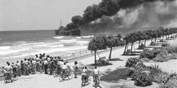 The aftermath of the standoff between the IDF and the 'Altalena' crew, which resulted in 16 deaths, off the coast of Tel Aviv, before it was sunk Sunken Irgun 'Altalena' arms ship discovered intact after 78 years