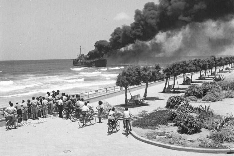 The aftermath of the standoff between the IDF and the "Altalena" crew, which resulted in 16 deaths, off the coast of Tel Aviv, before it was sunk