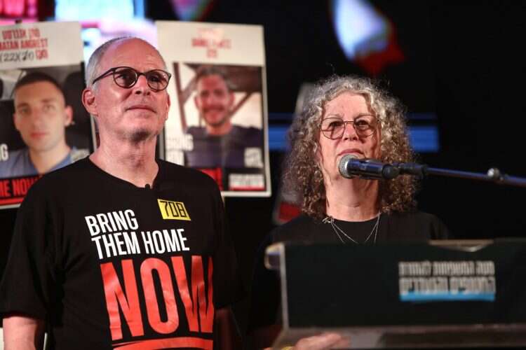 Keith and Aviva Siegel speak at Hostage's Square in Tel Aviv, Israel