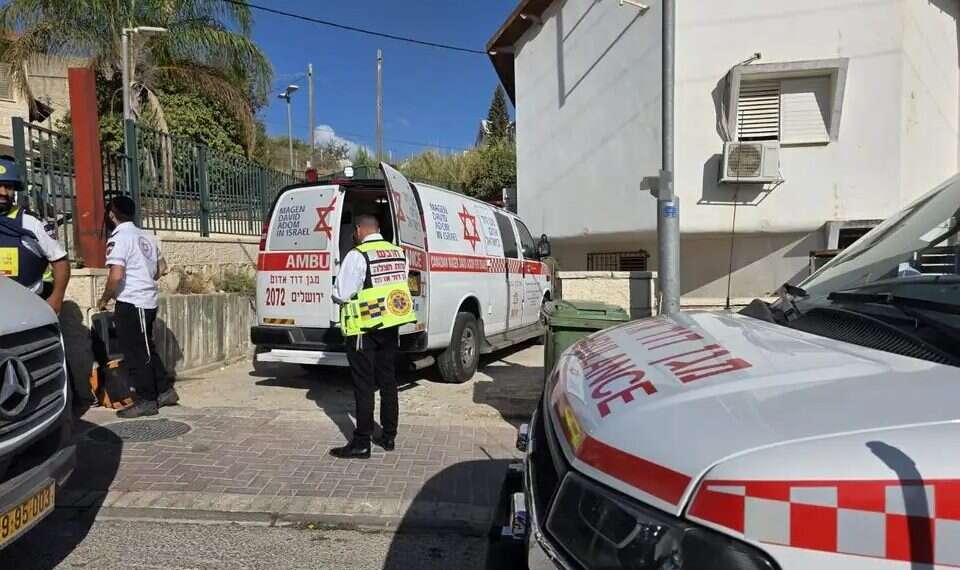 2 children stabbed in Beit Shemesh; mentally unstable neighbor suspected of attack