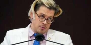 Far-right provocateur Milo Yiannopoulos arrested in US