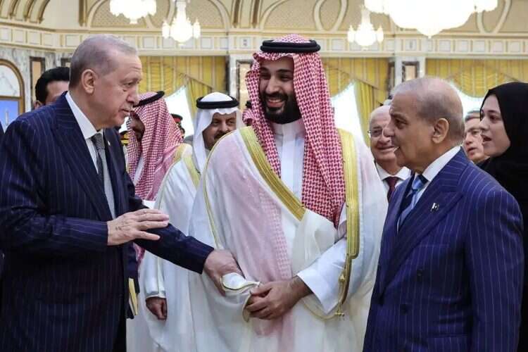 Turkish President Recep Tayyip Erdogan with Saudi Crown Prince Mohammed bin Salman and Pakistani Prime Minister Shehbaz Sharif. Photo: AFP