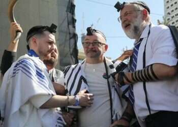 Bar Kuperstein at a mass tefillin-laying event in Hostages Square. Photo: Gideon Markowicz. After his son's return from Gaza, Tal Kuperstein sets a new goal: Dancing at his son's wedding
