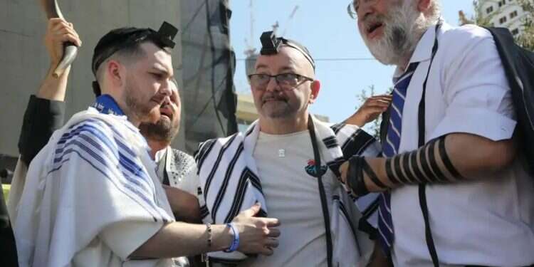 Bar Kuperstein at a mass tefillin-laying event in Hostages Square. Photo: Gideon Markowicz. After his son's return from Gaza, Tal Kuperstein sets a new goal: Dancing at his son's wedding
