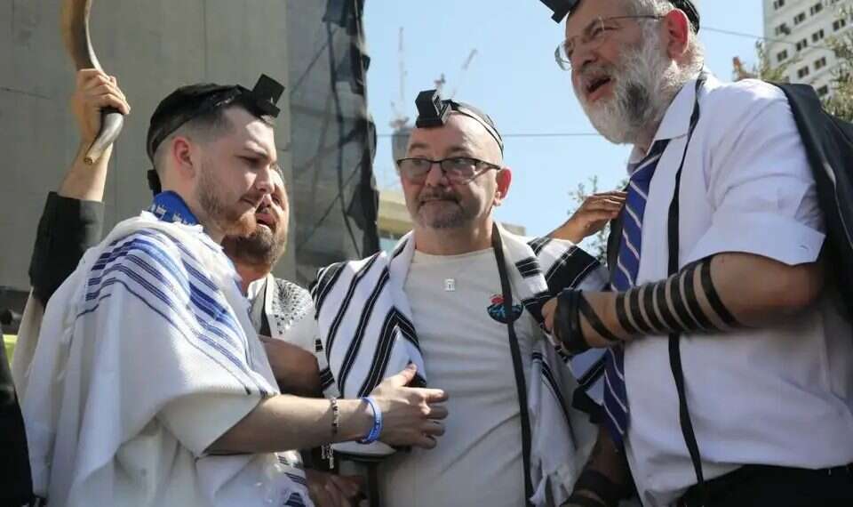 Bar Kuperstein at a mass tefillin-laying event in Hostages Square. Photo: Gideon Markowicz. After his son's return from Gaza, Tal Kuperstein sets a new goal: Dancing at his son's wedding