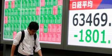 Asian stocks sink on crude oil surge