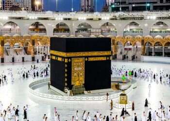 Sirens sound in Mecca after Houthi missile fire