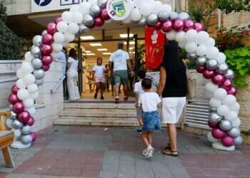 Students on the first day of school. Photo: Oren Ben Hakoon Students on the first day of school