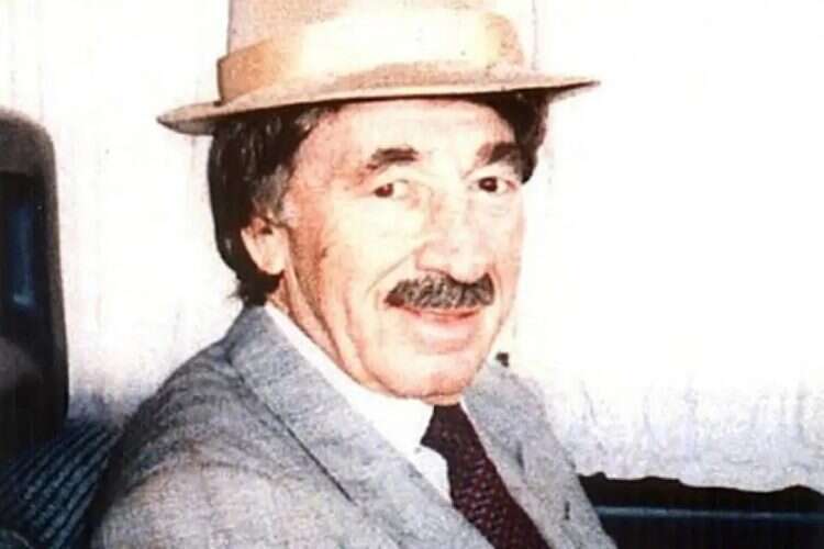 Shimon Peres was in disguise as he entered the Jordanian royal palace in 1993