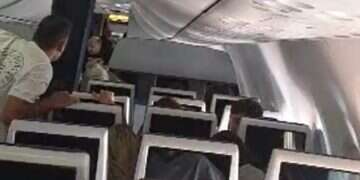Passengers react to the terrifying FlyDubai hijacking attempt 'Nobody passes this door': Dramatic footage emerges of passengers taking control of Dubai-Tel Aviv flight