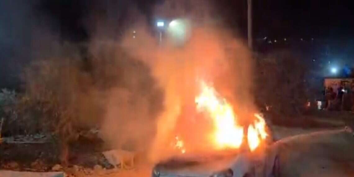 Jewish rioters set fire, injure officers to block return of Palestinian family
