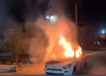 Jewish rioters set fire, injure officers to block return of Palestinian family