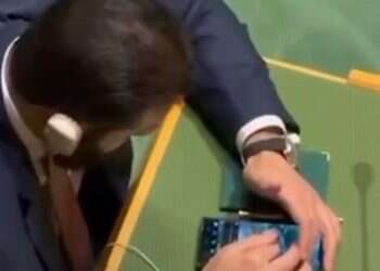 Syrian president gets bored at UN, scrolls Instagram