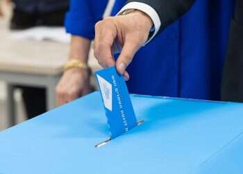 A citizen casts his vote at a polling station in Ashdod, Israel, on Oct. 27, 2026 (Photo: Liron Moldovan) How Israel turns a folded ballot into a Knesset seat – everything you need to know