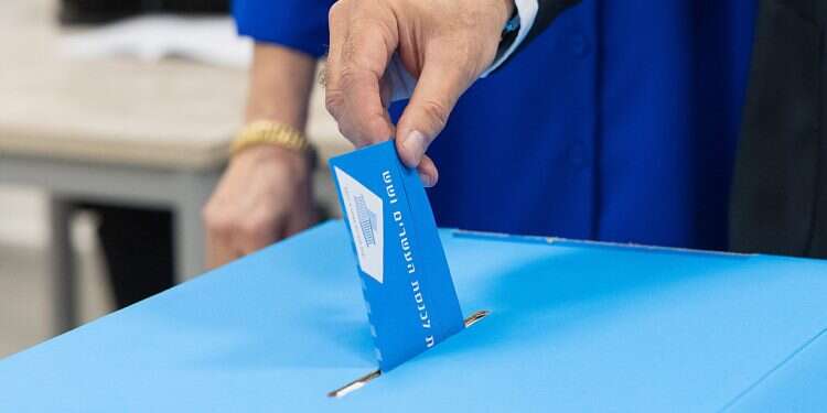 A citizen casts his vote at a polling station in Ashdod, Israel, on Oct. 27, 2026 (Photo: Liron Moldovan) How Israel turns a folded ballot into a Knesset seat – everything you need to know