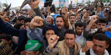 Houthi supporters shout slogans during a protest against Saudi Arabia, in Sana'a, Yemen, 18 September 2026 Saudi Arabia braces for Houthi response after Riyadh airport bombing