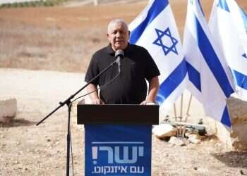 Gadi Eisenkot near the Gaza border. Photo: Yashar party Eisenkot vows: Hamas will no longer rule Gaza within 18 months