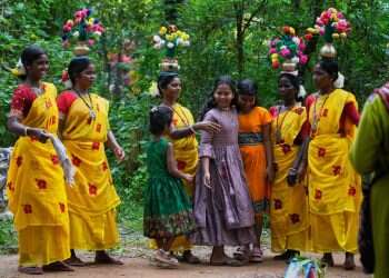 Santhal tribe members offer the children of visiting tourists to join a dance performance at a weekly market in Bolpur, Birbhum district, India, Sunday, Sept. 27, 2026 India-Israel Bollywood show celebrates cultural diversity, dance and friendship