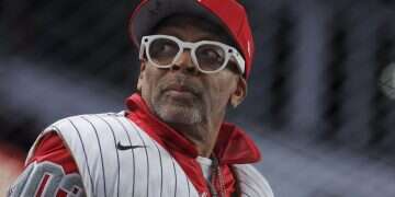 Spike Lee restrained after NY restaurant confrontation over Palestine remark