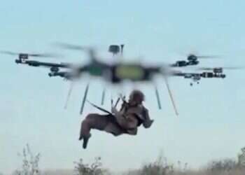 A wounded soldier is evacuated by drone in Ukraine. Photo: Ukrainian military Incredible footage: Ukrainian military airlifts soldier to safety using drone