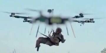 Incredible footage: Ukrainian military airlifts soldier using drone