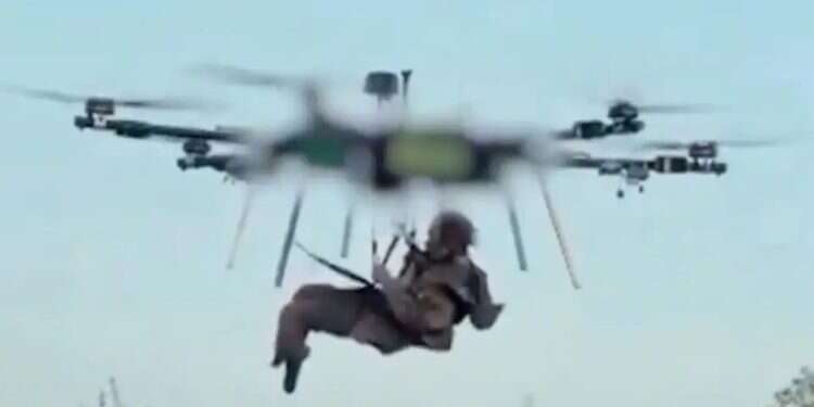 A wounded soldier is evacuated by drone in Ukraine. Photo: Ukrainian military Incredible footage: Ukrainian military airlifts soldier to safety using drone