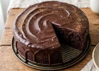 No flour, no butter, rich chocolate cake from just 4 ingredients