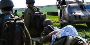 IDF soldiers evacuate a soldier wounded in combat US takes note after IDF battlefield medicine slashes death rate